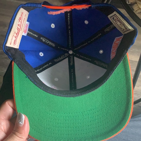 Men’s New York Nicks SnapBack by Mitchell & Ness - Picture 4 of 6